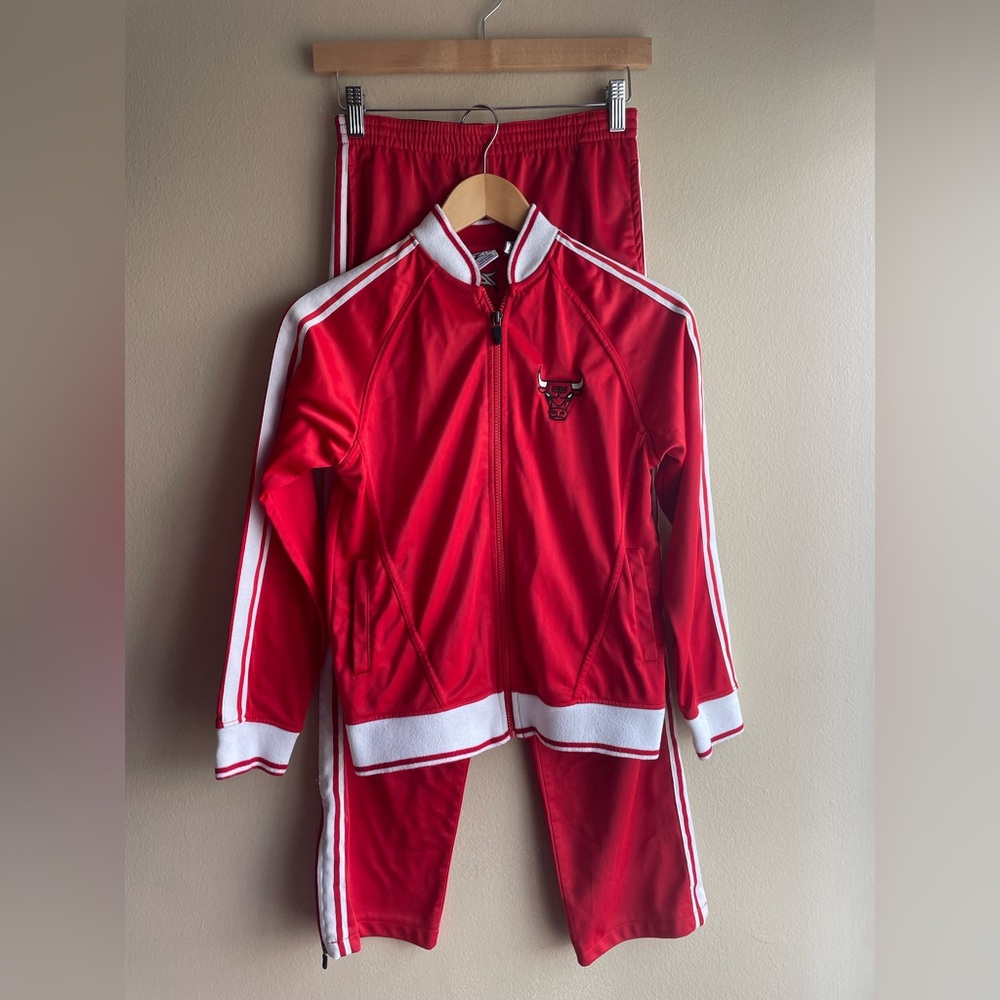 Chicago Bulls Kids Red Athletic Set 2 Top Button Size Medium